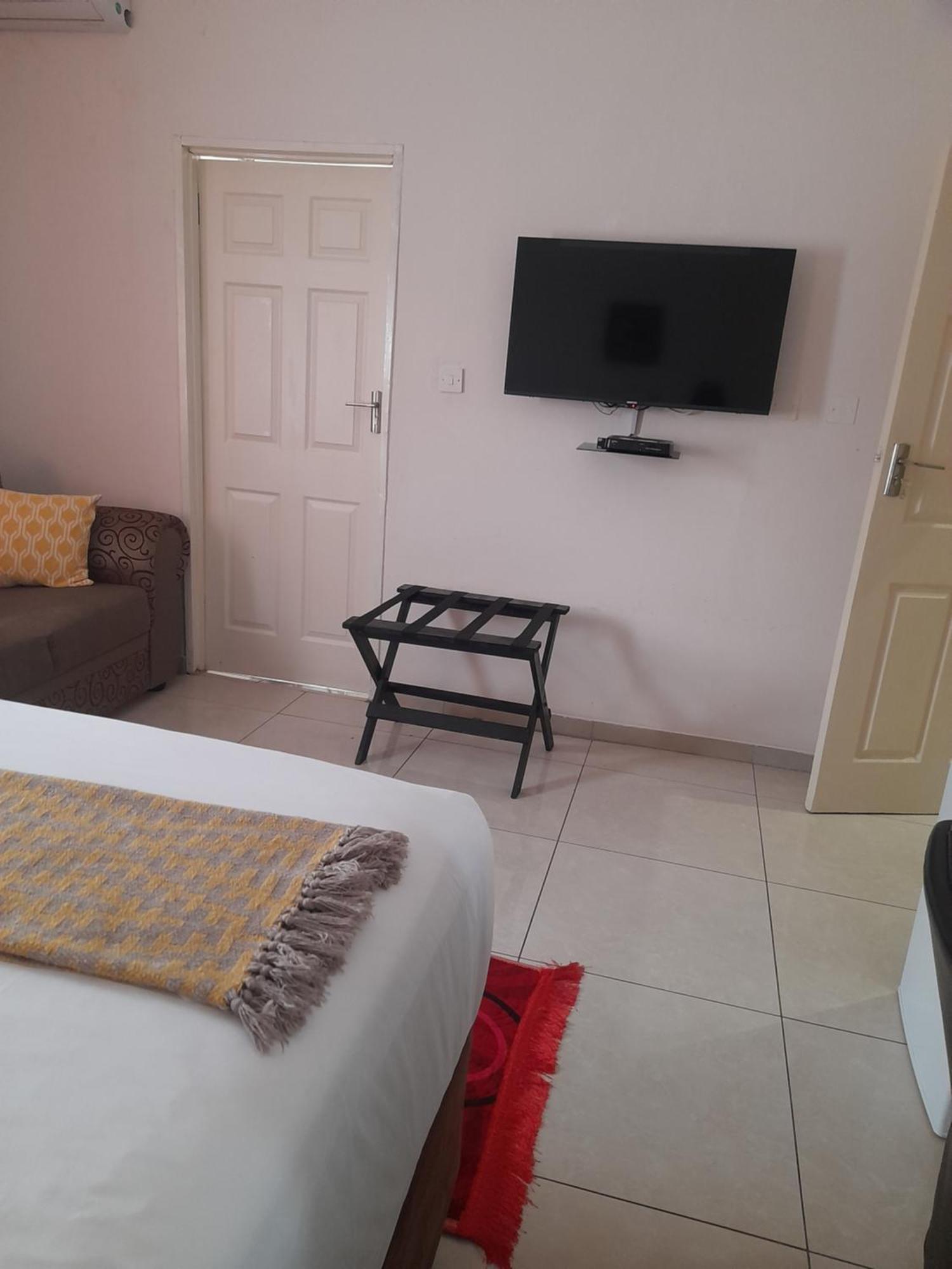 Bed and Breakfast Rest & Digest Serowe Экстерьер фото